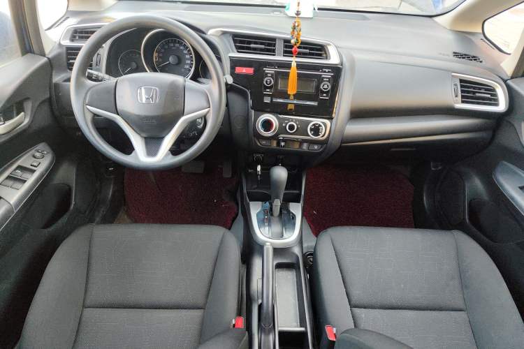 Used Honda Fit 2014 1.5L SE CVT Fashion Model Center Console