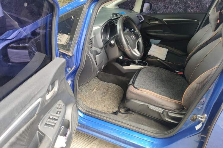 Used Honda Fit 2014 1.5L SE CVT Fashion Model Driver Seat