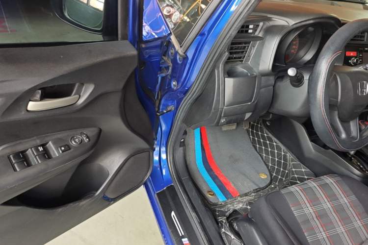 Used Honda Fit 2014 1.5L LX CVT Comfort Model Driver Seat