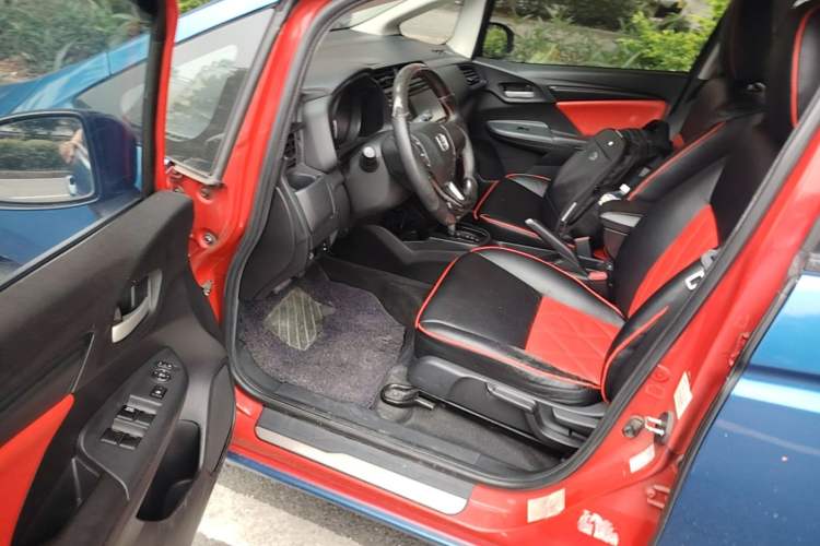 Used Honda Fit 2014 1.5L LX CVT Comfort Model Driver Seat