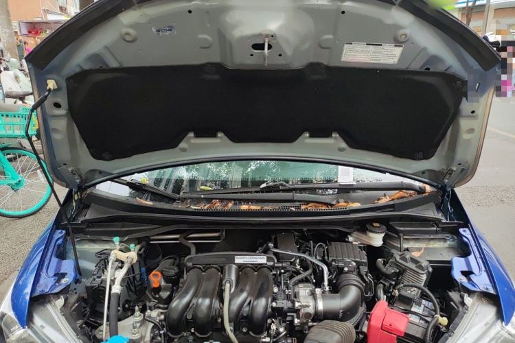 Used Honda Fit 2014 1.5L SE CVT Fashion Model Engine Bay