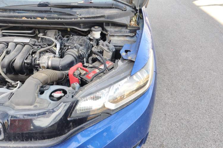 Used Honda Fit 2014 1.5L SE CVT Fashion Model Engine Bay Left