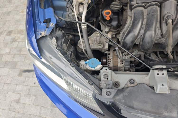 Used Honda Fit 2014 1.5L SE CVT Fashion Model Engine Bay Right
