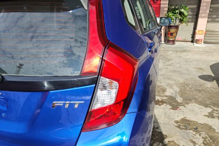 Used Honda Fit 2014 1.5L LX CVT Comfort Model Exterior 3