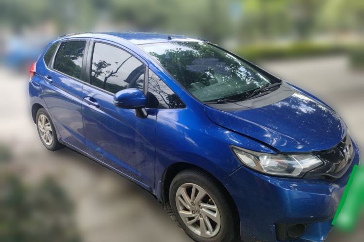 Used Honda Fit 2014 1.5L SE CVT Fashion Model Front Right 45 Deg