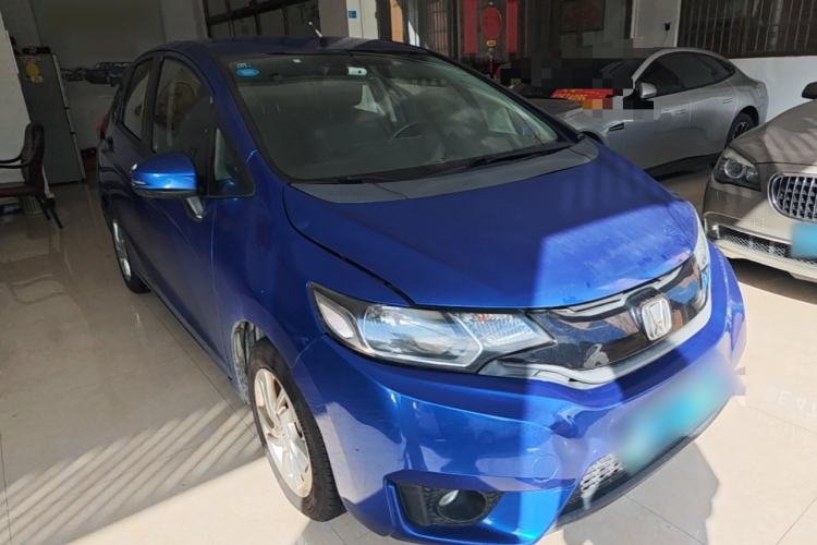 Used Honda Fit 2014 1.5L SE CVT Fashion Model Front Right 45 Deg