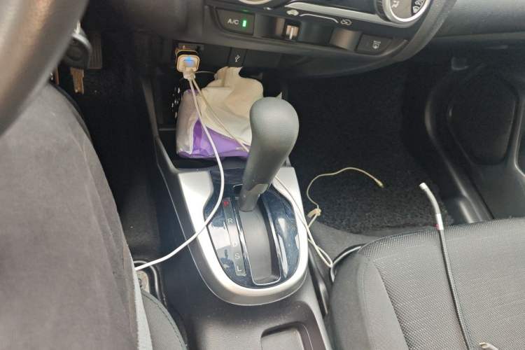 Used Honda Fit 2014 1.5L SE CVT Fashion Model Gear Lever