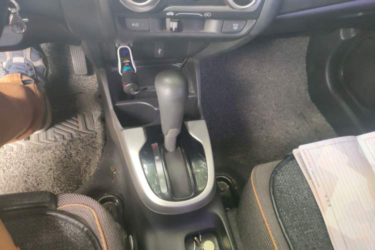 Used Honda Fit 2014 1.5L SE CVT Fashion Model Gear Lever