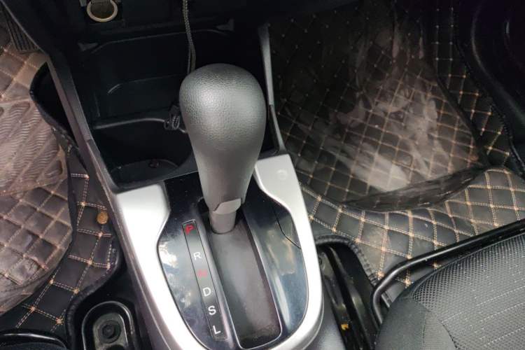 Used Honda Fit 2014 1.5L SE CVT Fashion Model Gear Lever