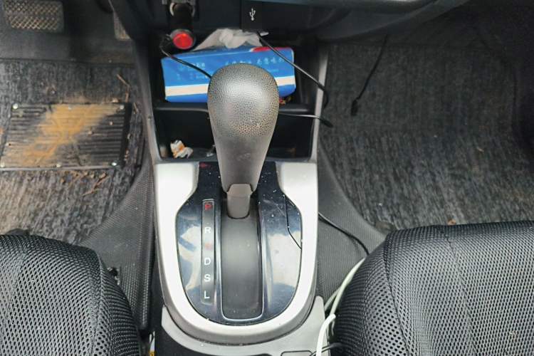 Used Honda Fit 2014 1.5L SE CVT Fashion Model Gear Lever