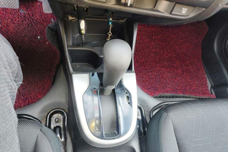 Used Honda Fit 2014 1.5L SE CVT Fashion Model Gear Lever
