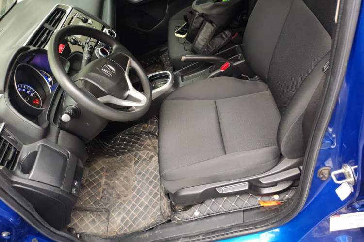 Used Honda Fit 2014 1.5L SE CVT Fashion Model Left Front Seat