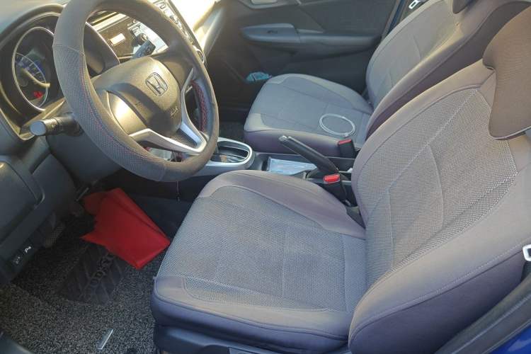 Used Honda Fit 2014 1.5L SE CVT Fashion Model Left Front Seat