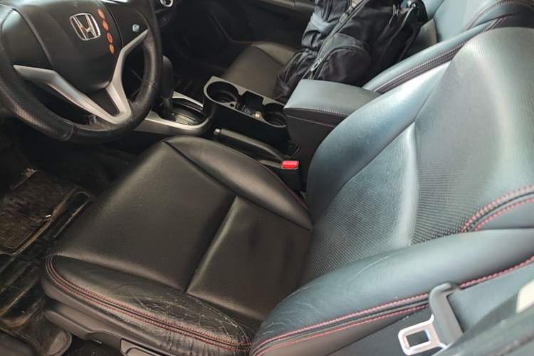 Used Honda Fit 2014 1.5L SE CVT Fashion Model Left Front Seat