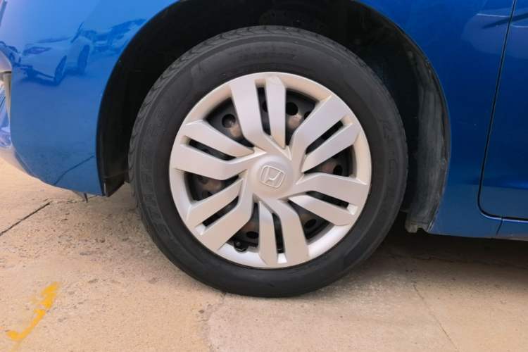 Used Honda Fit 2014 1.5L LX CVT Comfort Model Left Front Wheel Hub
