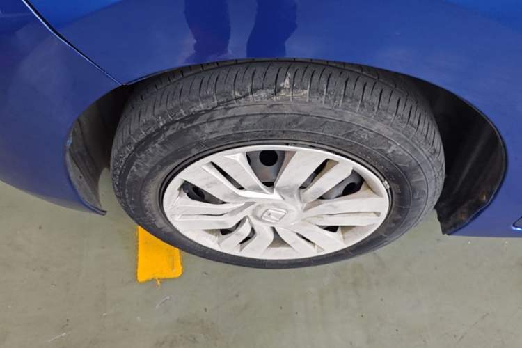 Used Honda Fit 2014 1.5L LX CVT Comfort Model Left Front Wheel Hub