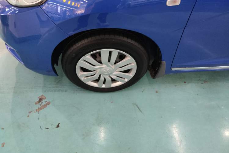 Used Honda Fit 2014 1.5L LX CVT Comfort Model Left Front Wheel Hub