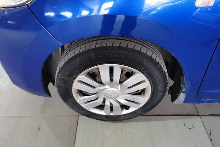 Used Honda Fit 2014 1.5L LX CVT Comfort Model Left Front Wheel Hub