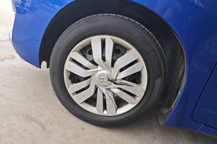 Used Honda Fit 2014 1.5L LX CVT Comfort Model Left Front Wheel Hub