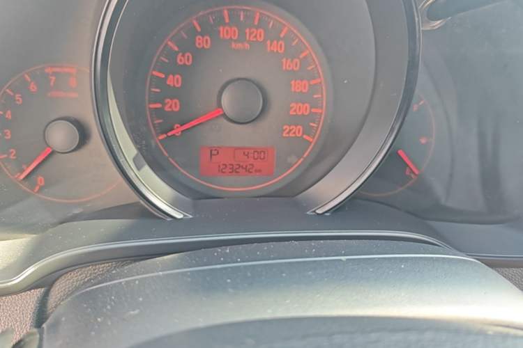 Used Honda Fit 2014 1.5L LX CVT Comfort Model Odometer Close Up