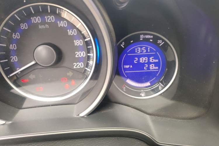 Used Honda Fit 2014 1.5L SE CVT Fashion Model Odometer Close Up