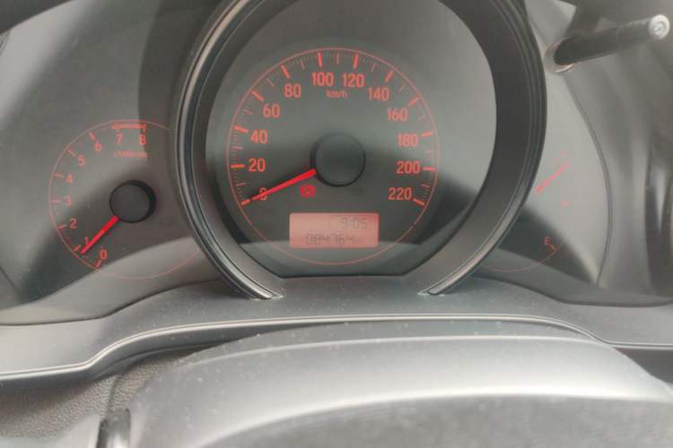 Used Honda Fit 2014 1.5L LX Manual Comfort Model Odometer Close Up