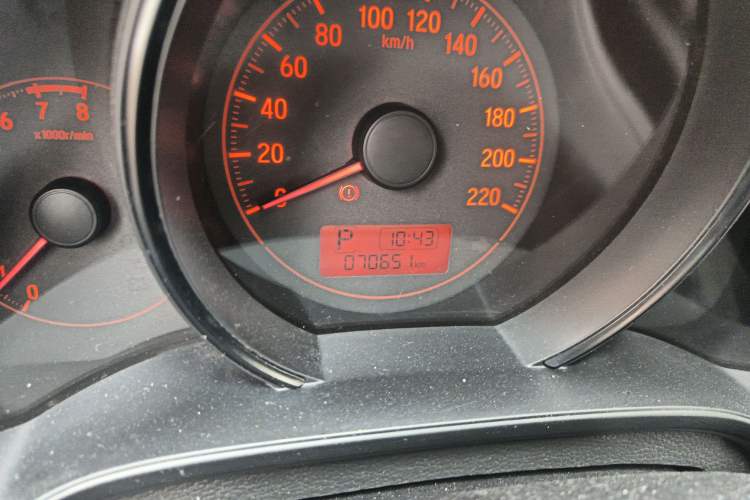 Used Honda Fit 2014 1.5L LX CVT Comfort Model Odometer Close Up