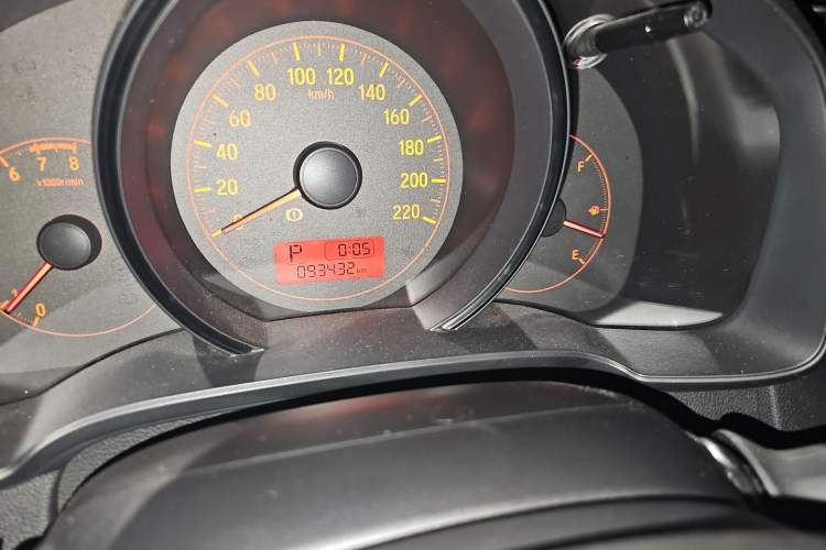 Used Honda Fit 2014 1.5L LX CVT Comfort Model Odometer Close Up