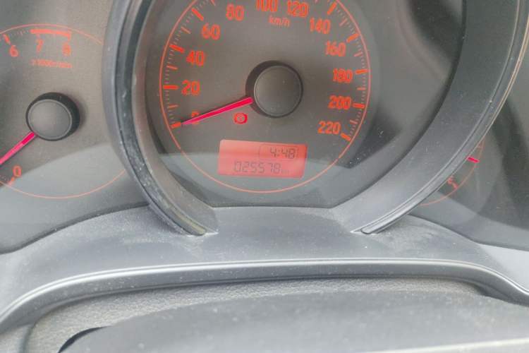 Used Honda Fit 2014 1.5L LX Manual Comfort Model Odometer Close Up