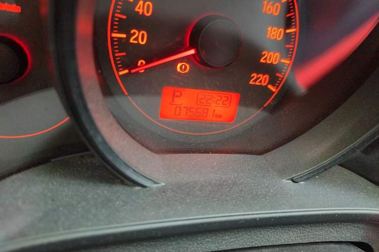 Used Honda Fit 2014 1.5L LX CVT Comfort Model Odometer Close Up