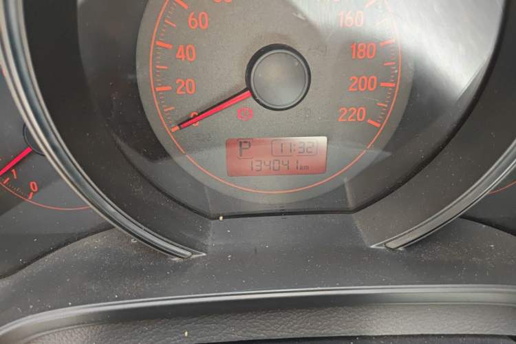 Used Honda Fit 2014 1.5L LX CVT Comfort Model Odometer Close Up