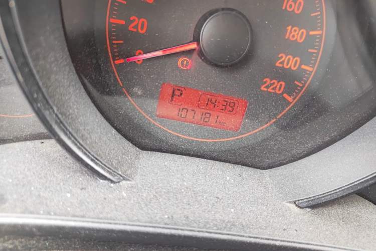 Used Honda Fit 2014 1.5L LX CVT Comfort Model Odometer Close Up