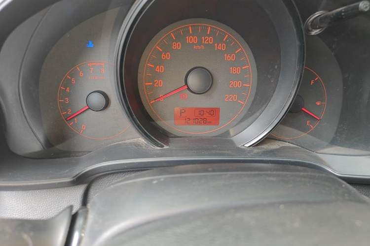 Used Honda Fit 2014 1.5L LX CVT Comfort Model Odometer Close Up