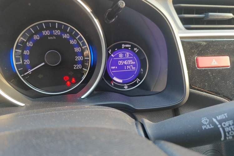 Used Honda Fit 2014 1.5L SE CVT Fashion Model Odometer Close Up
