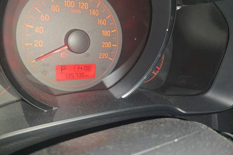 Used Honda Fit 2014 1.5L LX CVT Comfort Model Odometer Close Up
