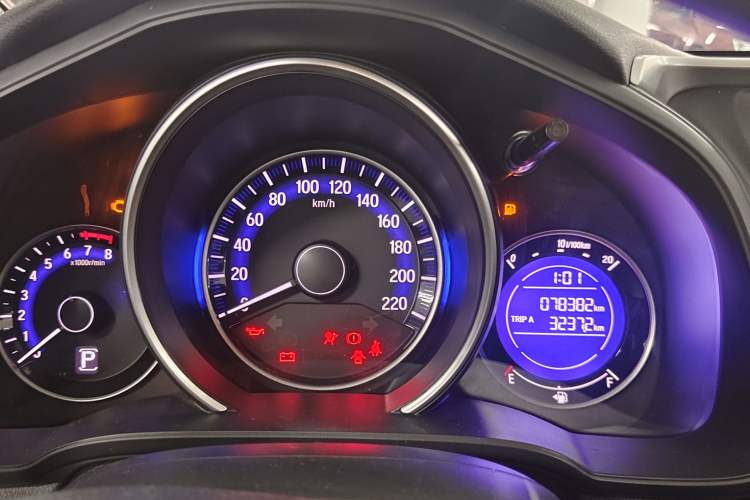 Used Honda Fit 2014 1.5L SE CVT Fashion Model Odometer Close Up