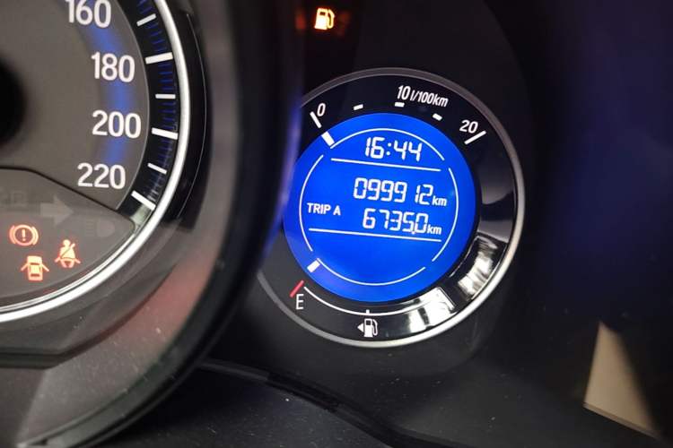 Used Honda Fit 2014 1.5L LX CVT Comfort Model Odometer Close Up