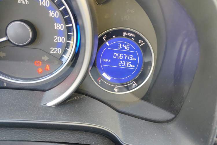 Used Honda Fit 2014 1.5L SE CVT Fashion Model Odometer Close Up