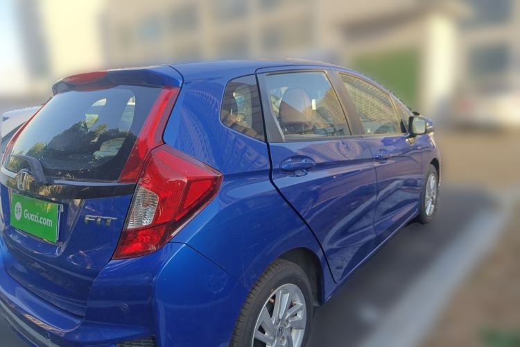Used Honda Fit 2014 1.5L SE CVT Fashion Model Rear Right 45 Deg