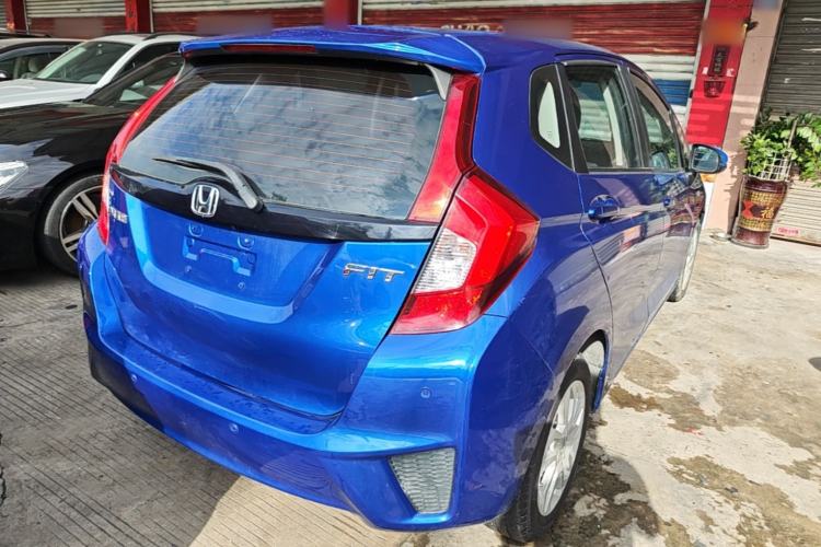 Used Honda Fit 2014 1.5L LX CVT Comfort Model Rear Right 45 Deg