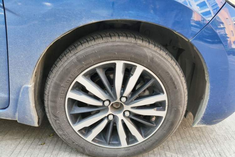 Used Honda Fit 2014 1.5L LX CVT Comfort Model Right Front Wheel Hub