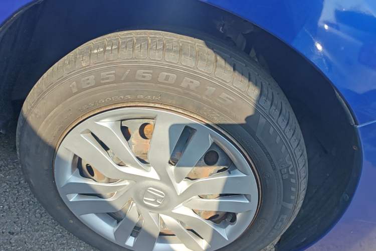 Used Honda Fit 2014 1.5L LX CVT Comfort Model Right Front Wheel Hub