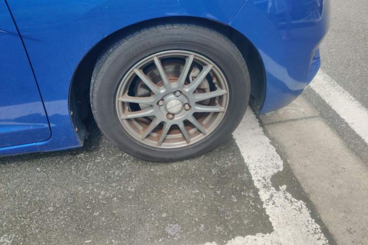 Used Honda Fit 2014 1.5L LX Manual Comfort Model Right Front Wheel Hub