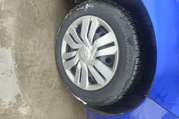 Used Honda Fit 2014 1.5L LX CVT Comfort Model Right Front Wheel Hub