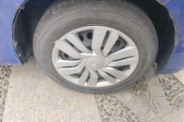 Used Honda Fit 2014 1.5L LX Manual Comfort Model Right Front Wheel Hub