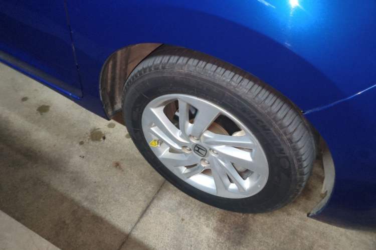 Used Honda Fit 2014 1.5L LX CVT Comfort Model Right Front Wheel Hub