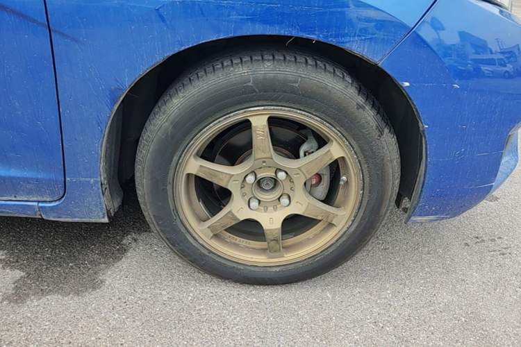Used Honda Fit 2014 1.5L LX Manual Comfort Model Right Front Wheel Hub