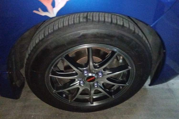 Used Honda Fit 2014 1.5L LX Manual Comfort Model Right Front Wheel Hub
