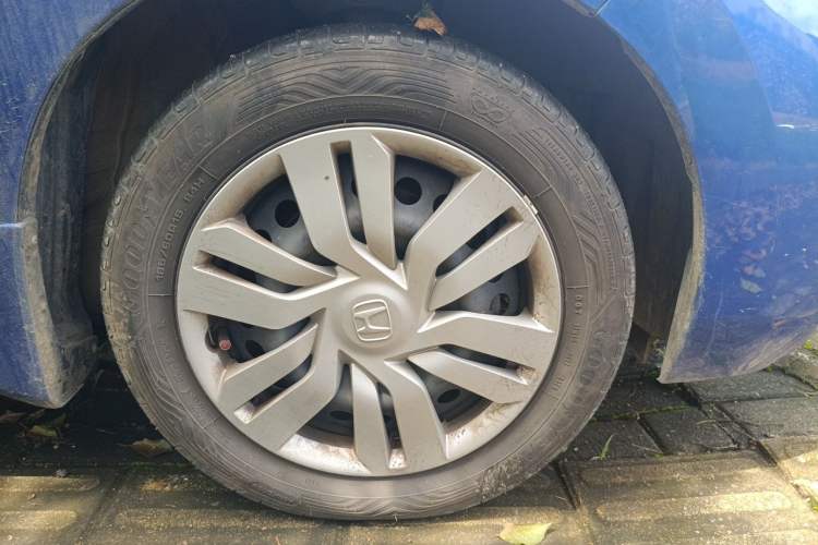 Used Honda Fit 2014 1.5L LX CVT Comfort Model Right Front Wheel Hub