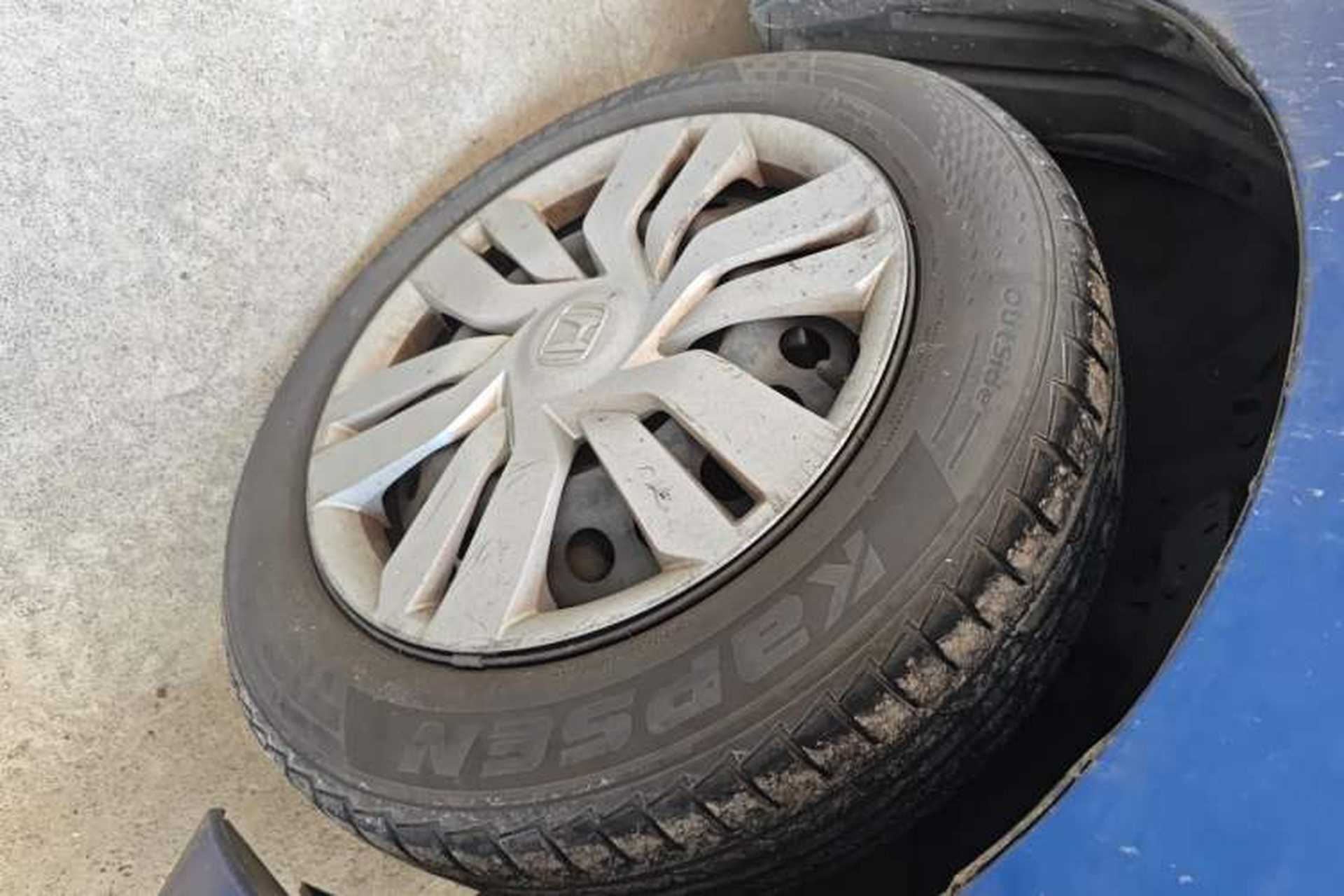Used Honda Fit 2014 1.5L LX CVT Comfort Model Right Front Wheel Hub